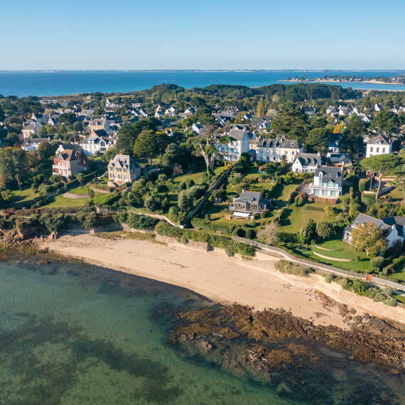 Pointe de Kerbihan, une plage accessible par le sentier des douaniers à La Trinité-sur-Mer