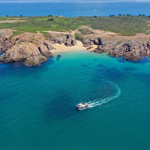 Sentier côtier de l'Ile de Houat dans la Baie de Quiberon en Bretagne sud