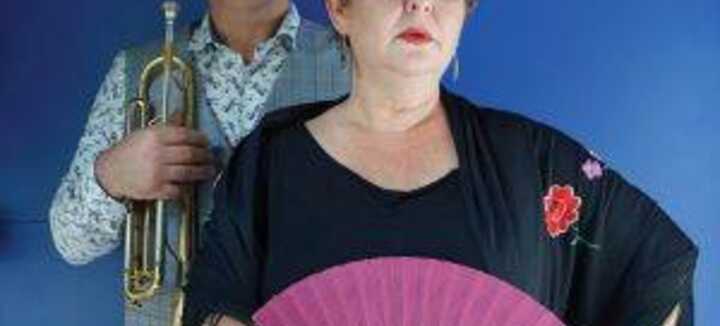 Mujer con mantón Mujer con mantón