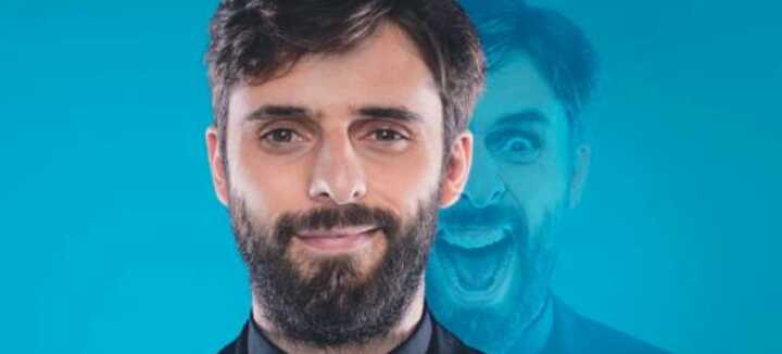 Mostrar "Monsieur le Curé fait sa crise" Mostrar "Monsieur le Curé fait sa crise"