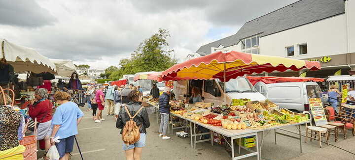 Marché hebdomadaire à La Trinité-sur-Mer Marché hebdomadaire à La Trinité-sur-Mer