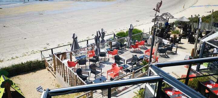 Bar en la terraza de la playa