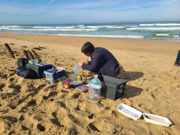 Atelier-expression-artistique-sur-la-plage