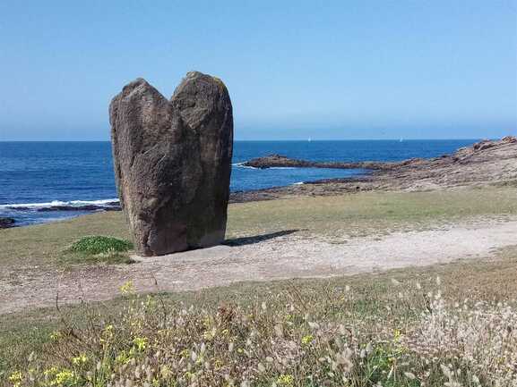 menhir-Bonnet-d-Eveque-2