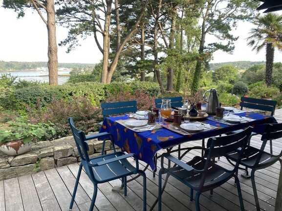 table du petit déjeuner exterieur