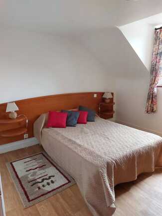 10-une des 3 chambres de l'étage