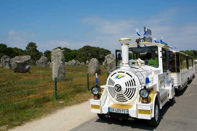 Petit-train-touristique-Carnac-Morbihan-Bretagne-Sud