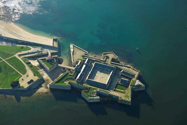 Port-Louis_MuséedelanationaldelaMarine_Vueaérienne_Le Coz