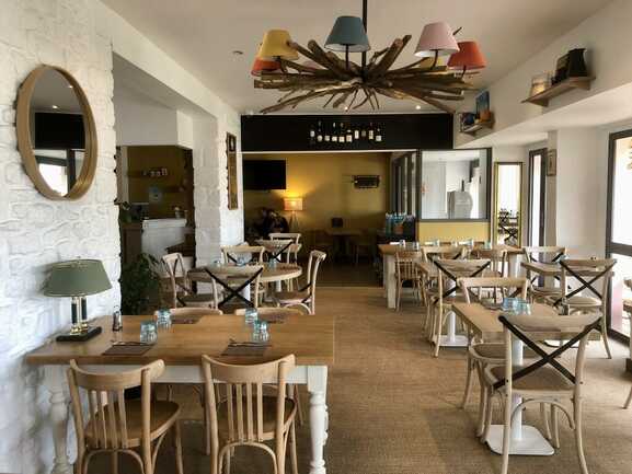 Etel-Côteàcôte-salle interieur