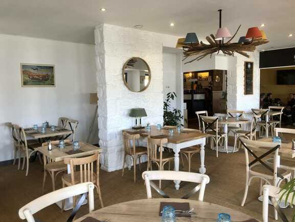 Etel-Côteàcôte-salle interieur2