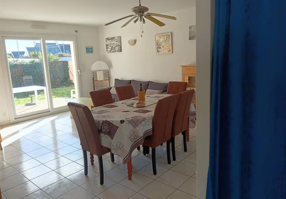 Espace salle à manger vue de l'entrée